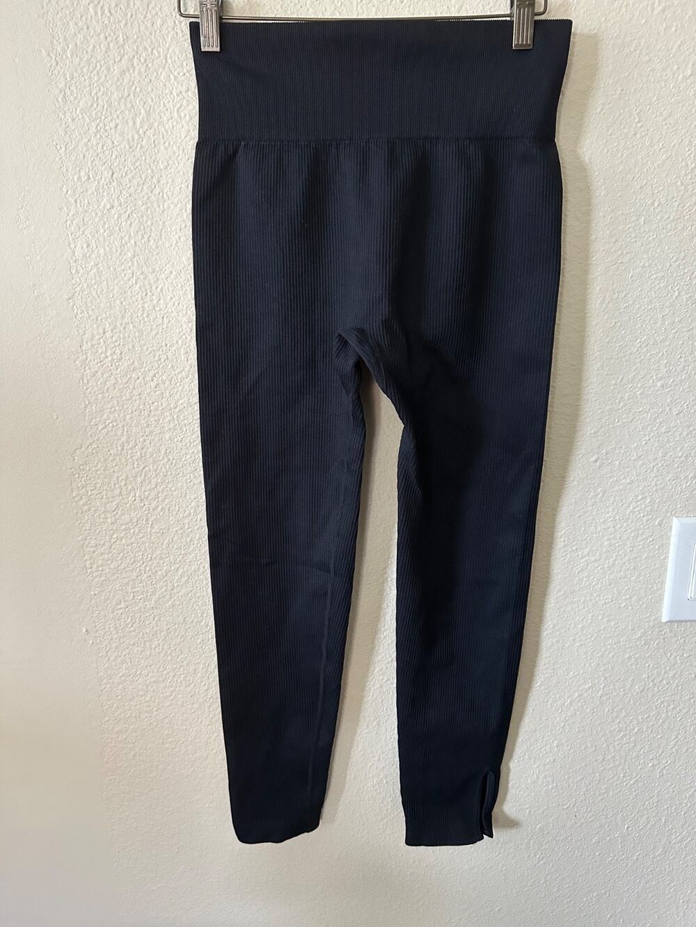 OQQ womens leggings black size L/ NWOT 1258